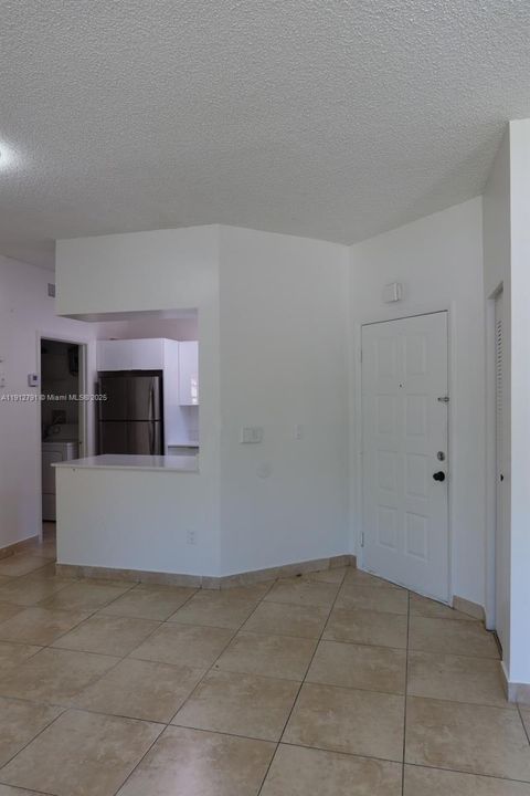 For Sale: $285,000 (2 beds, 1 baths, 957 Square Feet)