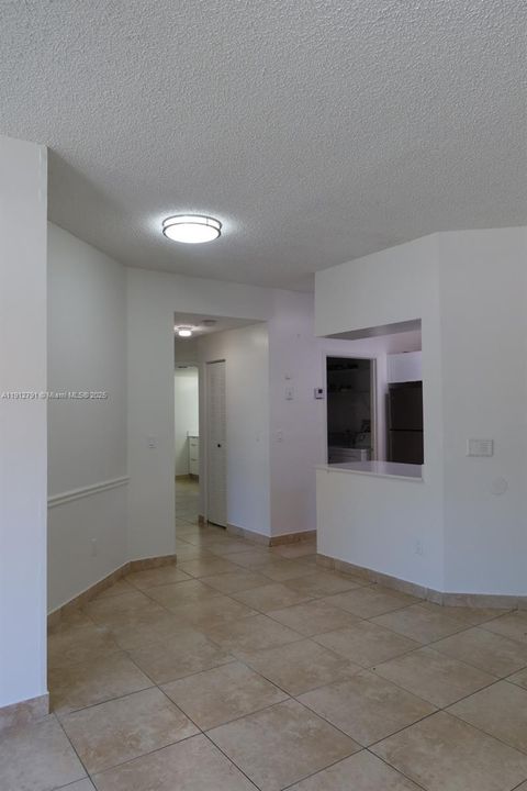 For Sale: $285,000 (2 beds, 1 baths, 957 Square Feet)