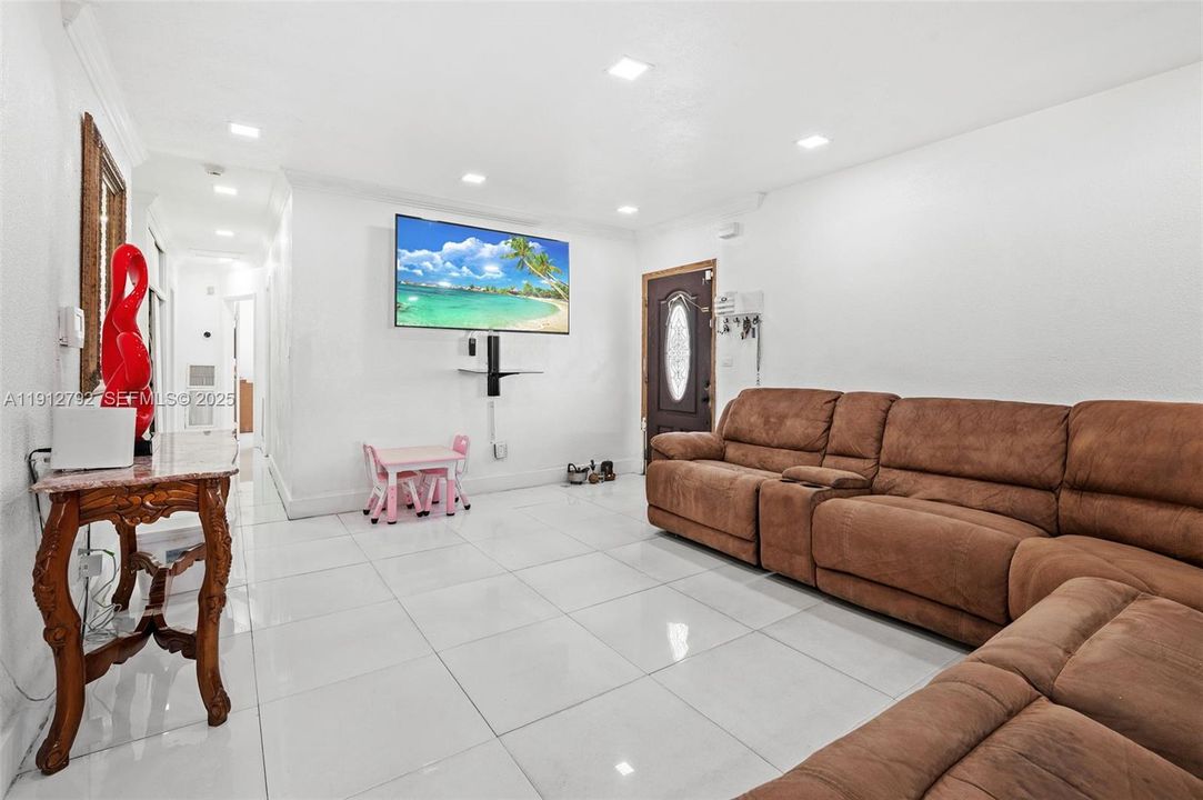 Active With Contract: $670,000 (5 beds, 3 baths, 1929 Square Feet)