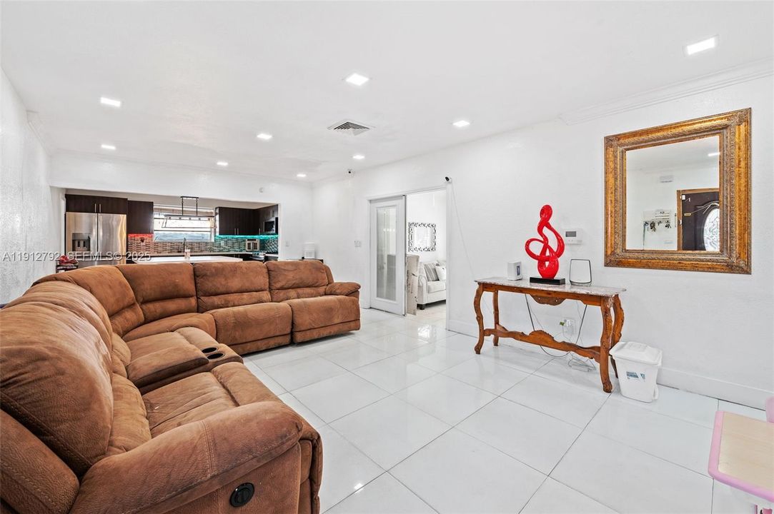 Active With Contract: $670,000 (5 beds, 3 baths, 1929 Square Feet)