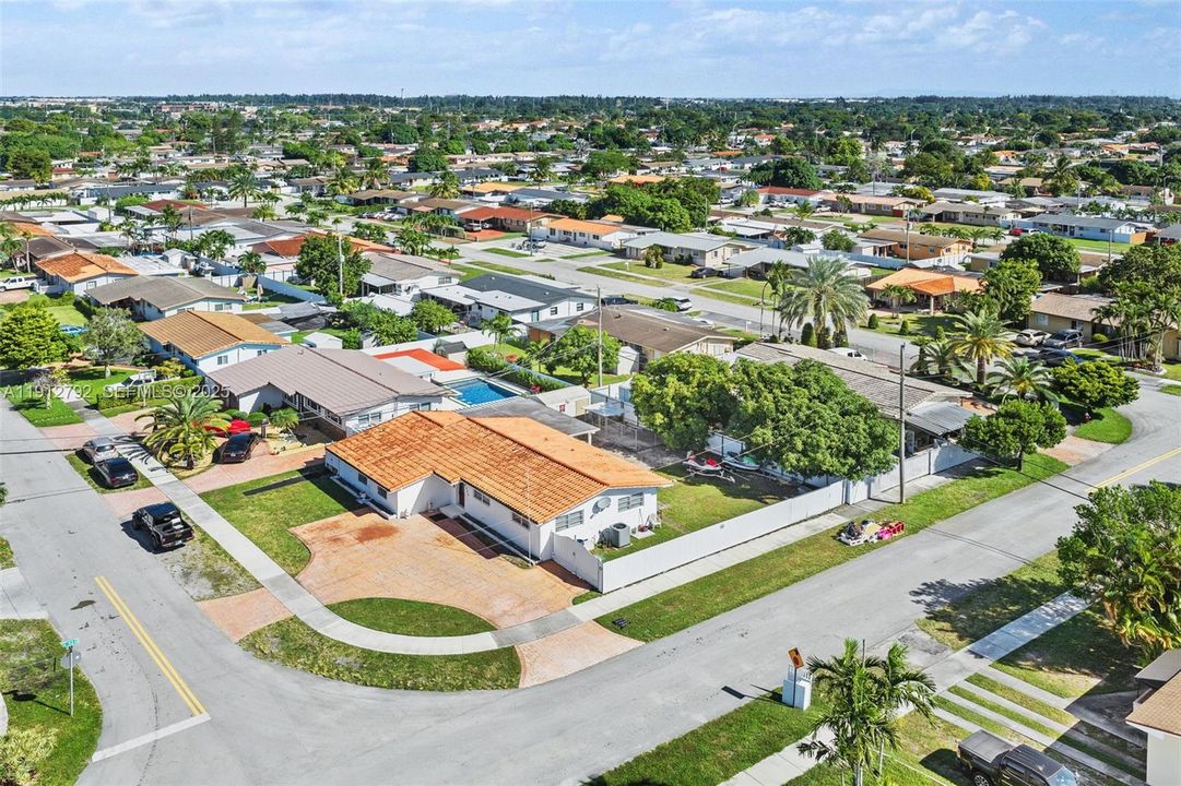 Active With Contract: $670,000 (5 beds, 3 baths, 1929 Square Feet)