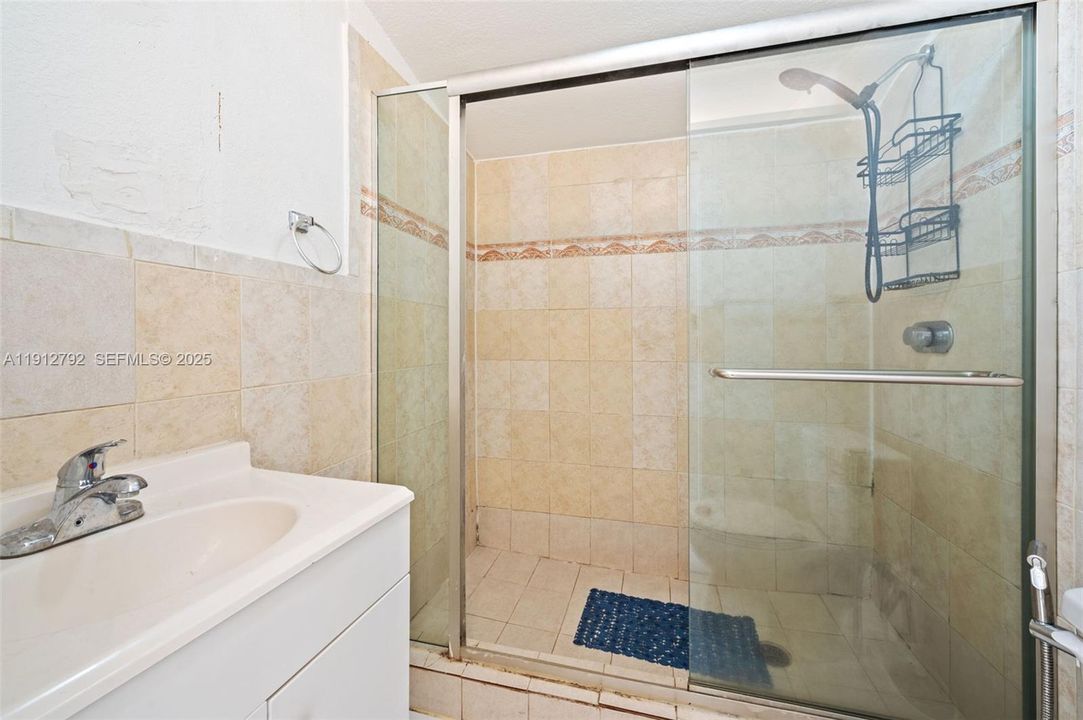 Active With Contract: $670,000 (5 beds, 3 baths, 1929 Square Feet)