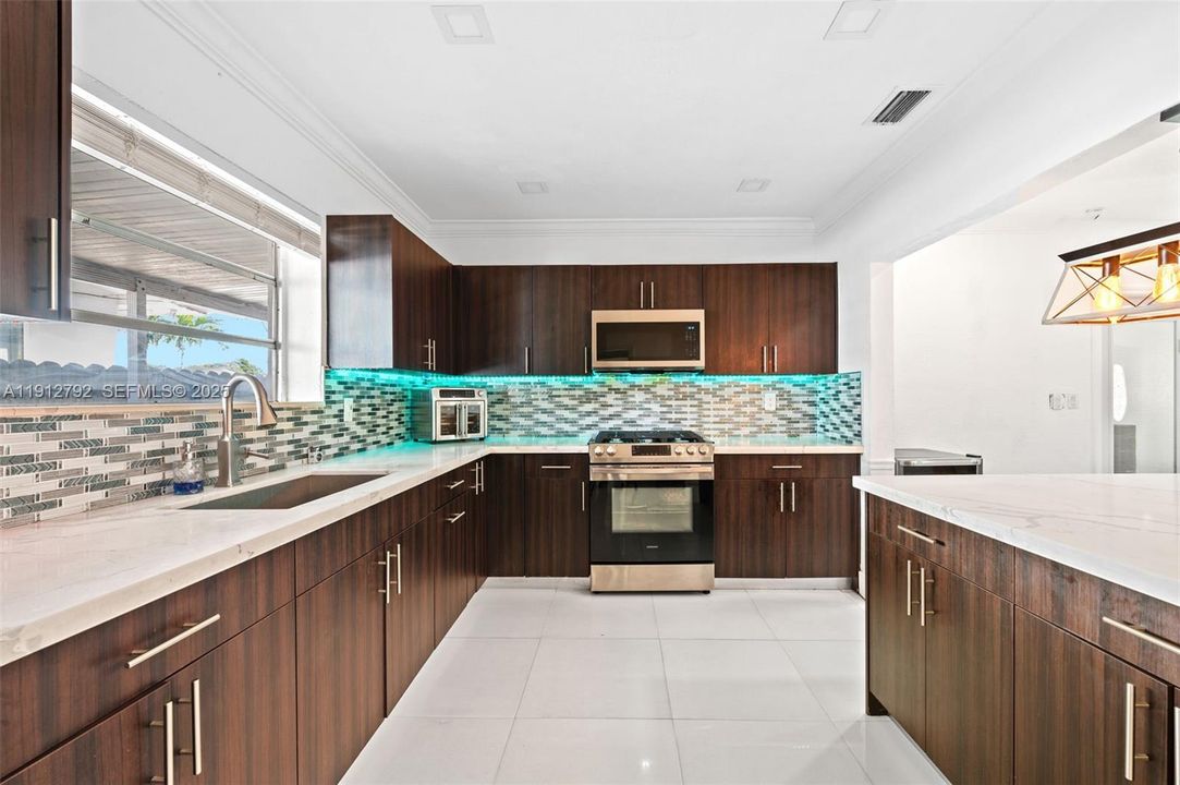 Active With Contract: $670,000 (5 beds, 3 baths, 1929 Square Feet)