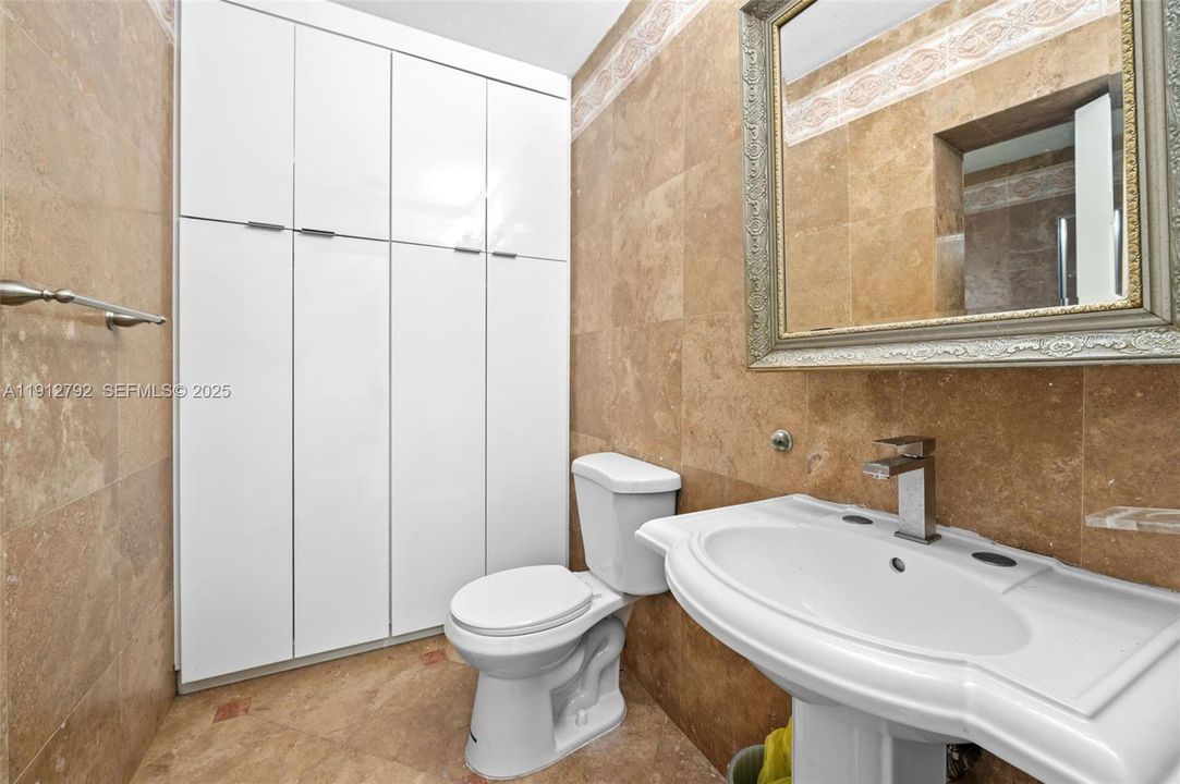 Active With Contract: $670,000 (5 beds, 3 baths, 1929 Square Feet)