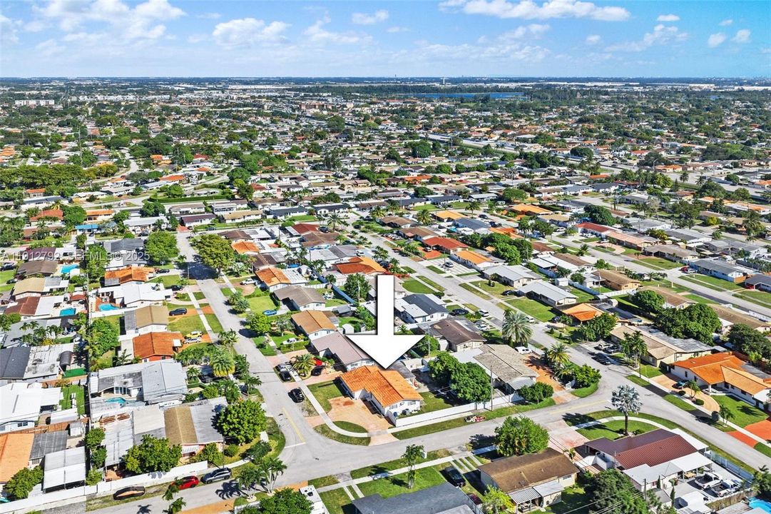 Active With Contract: $670,000 (5 beds, 3 baths, 1929 Square Feet)