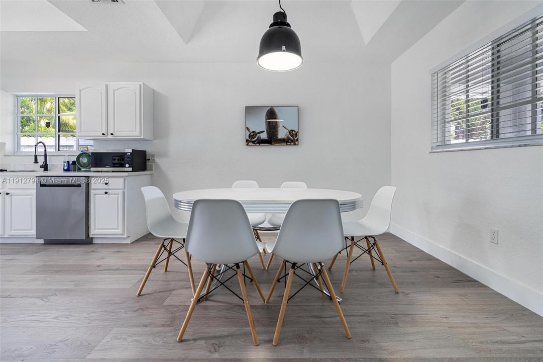 待售: $1,100,000 (0 贝兹, 0 浴室, 2878 平方英尺)