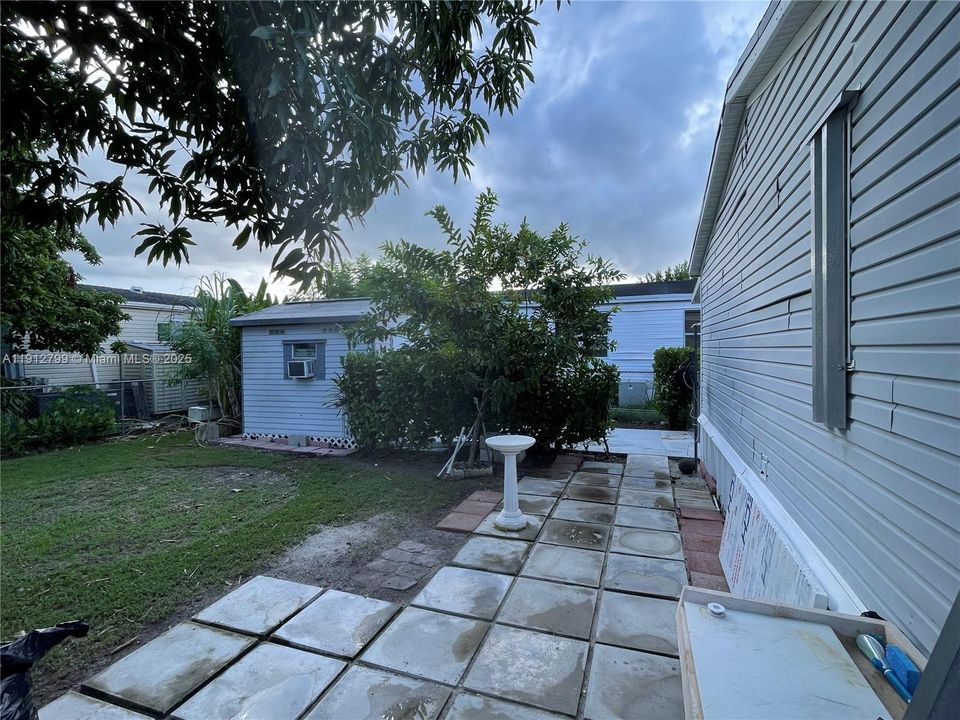 合同活跃: $2,400 (3 贝兹, 2 浴室, 1170 平方英尺)