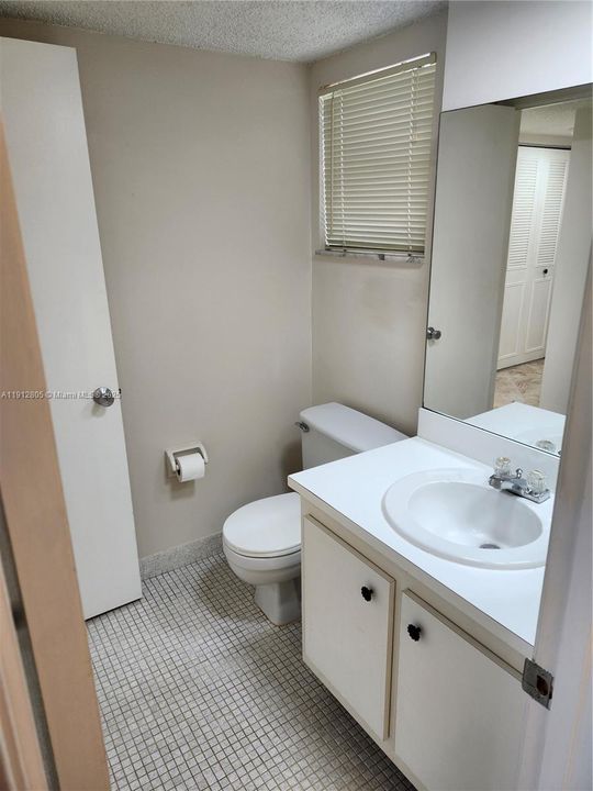 待售: $174,900 (1 贝兹, 1 浴室, 940 平方英尺)