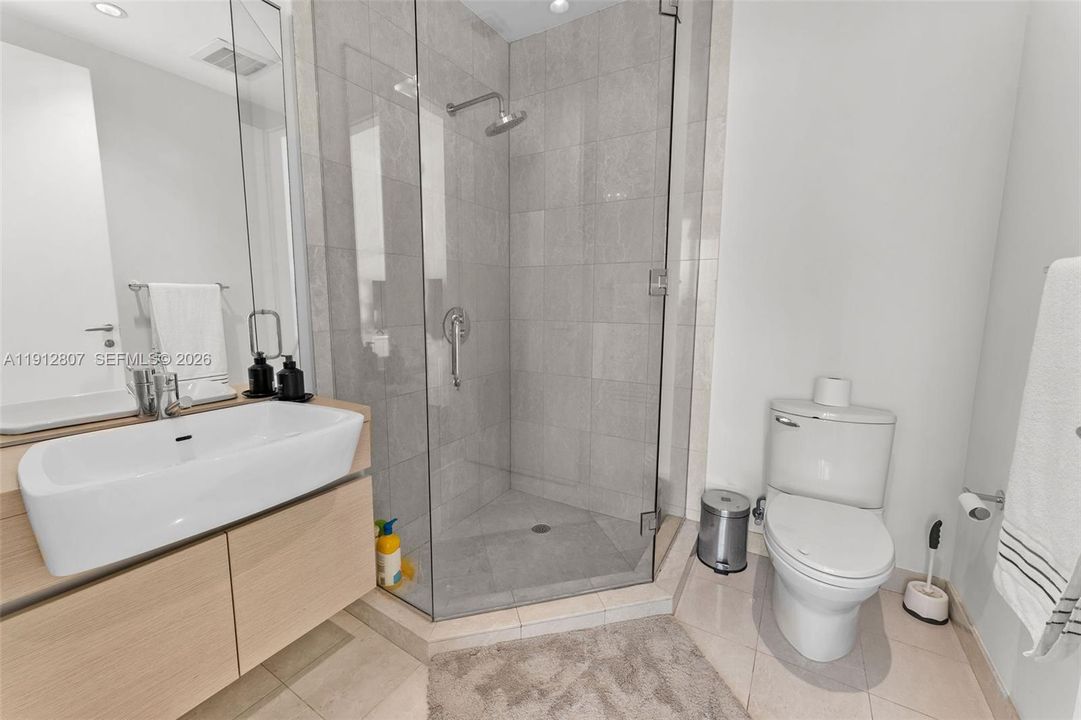 На продажу: $940,000 (2 спален, 2 ванн, 1237 Квадратных фут)