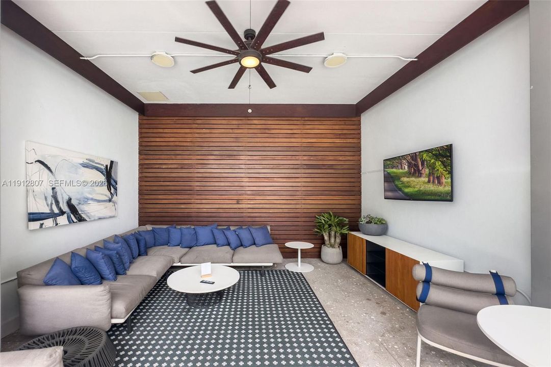 На продажу: $940,000 (2 спален, 2 ванн, 1237 Квадратных фут)