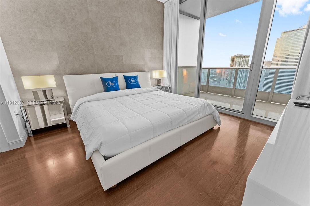 На продажу: $940,000 (2 спален, 2 ванн, 1237 Квадратных фут)