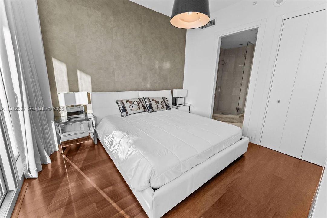 На продажу: $940,000 (2 спален, 2 ванн, 1237 Квадратных фут)