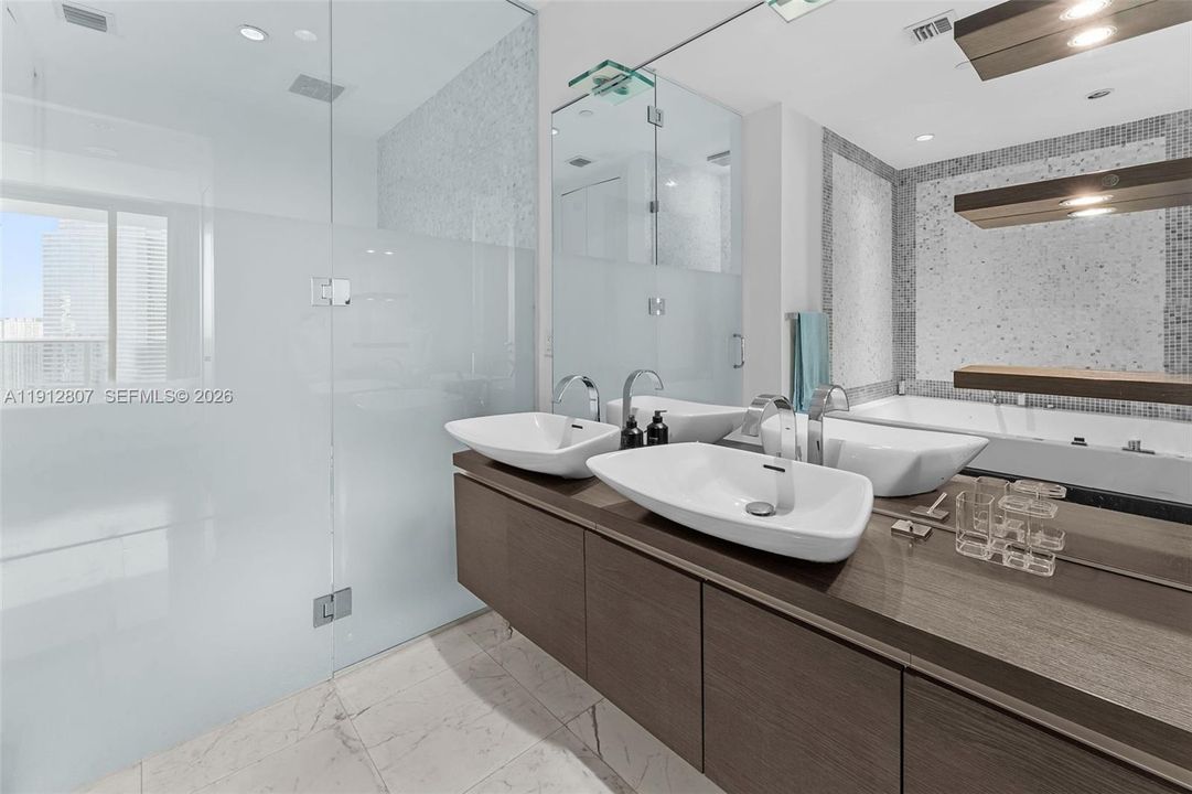 На продажу: $940,000 (2 спален, 2 ванн, 1237 Квадратных фут)