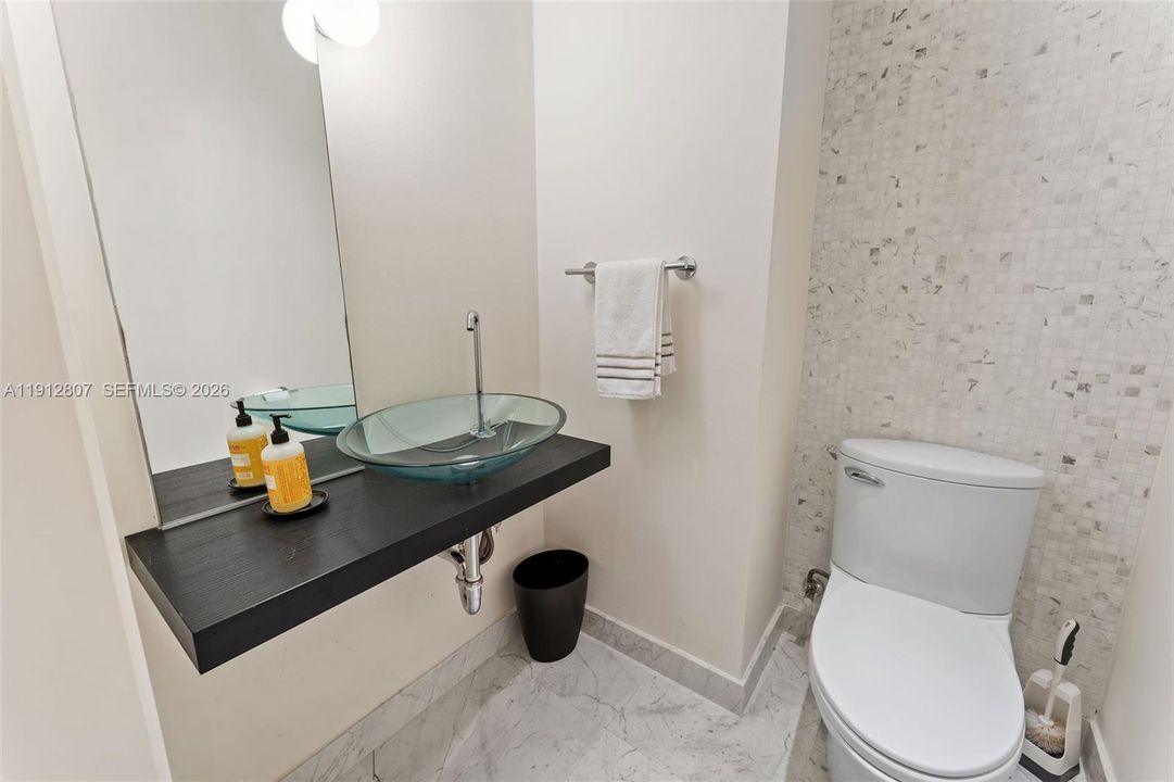 На продажу: $940,000 (2 спален, 2 ванн, 1237 Квадратных фут)