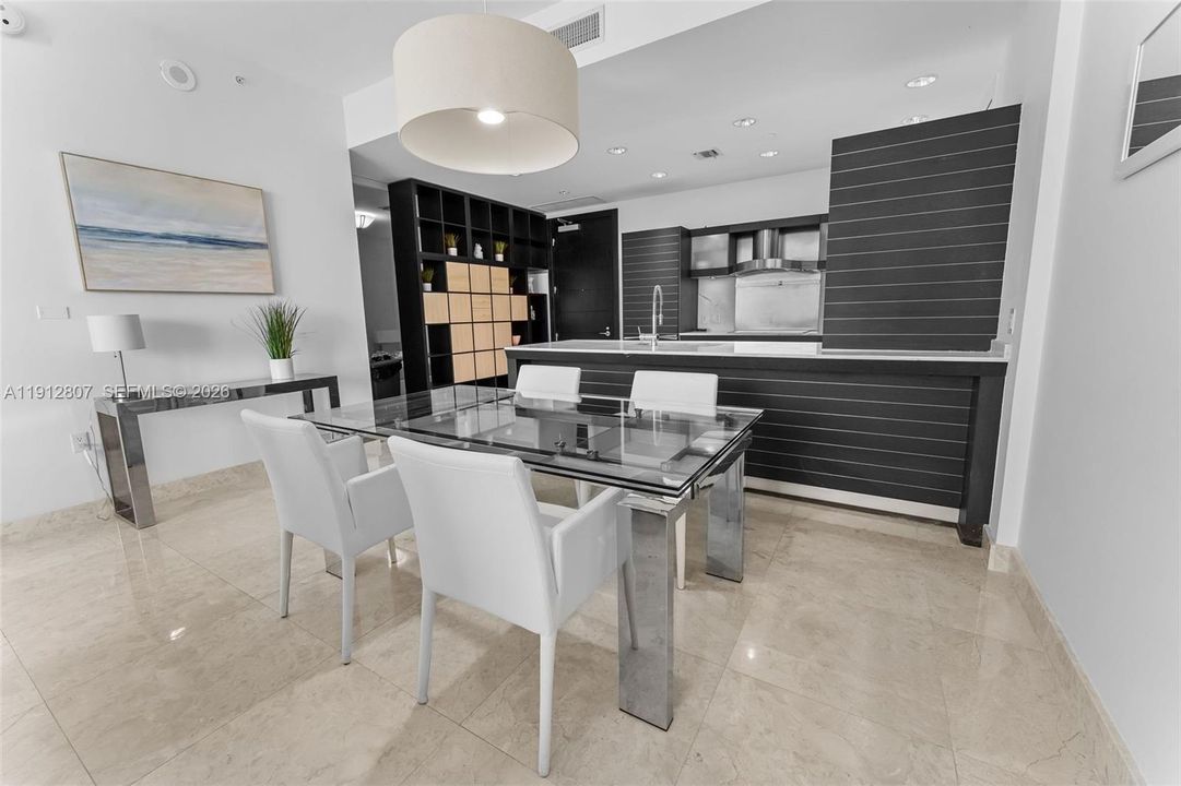 На продажу: $940,000 (2 спален, 2 ванн, 1237 Квадратных фут)