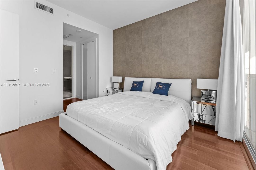 На продажу: $940,000 (2 спален, 2 ванн, 1237 Квадратных фут)