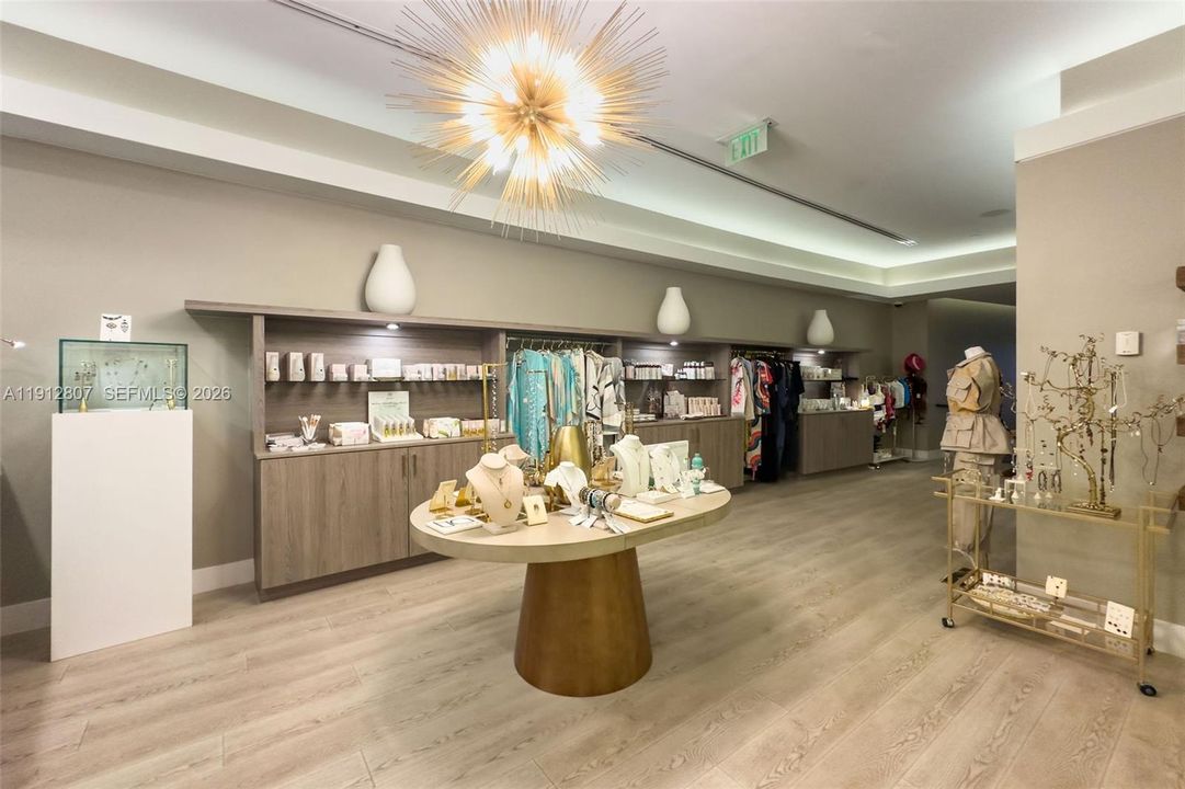 На продажу: $940,000 (2 спален, 2 ванн, 1237 Квадратных фут)