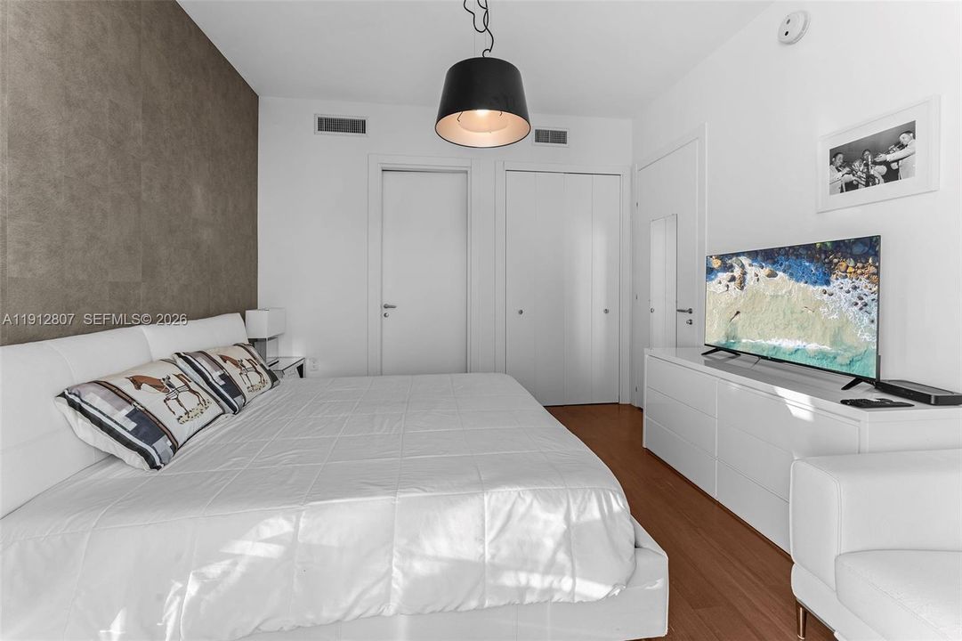 На продажу: $940,000 (2 спален, 2 ванн, 1237 Квадратных фут)