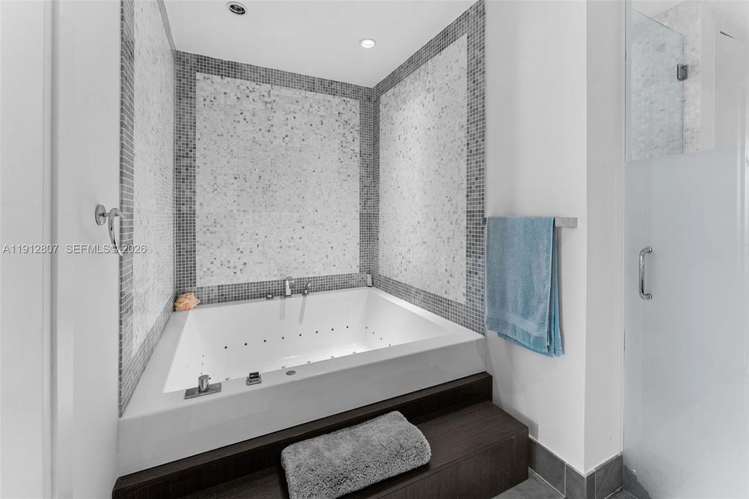 На продажу: $940,000 (2 спален, 2 ванн, 1237 Квадратных фут)