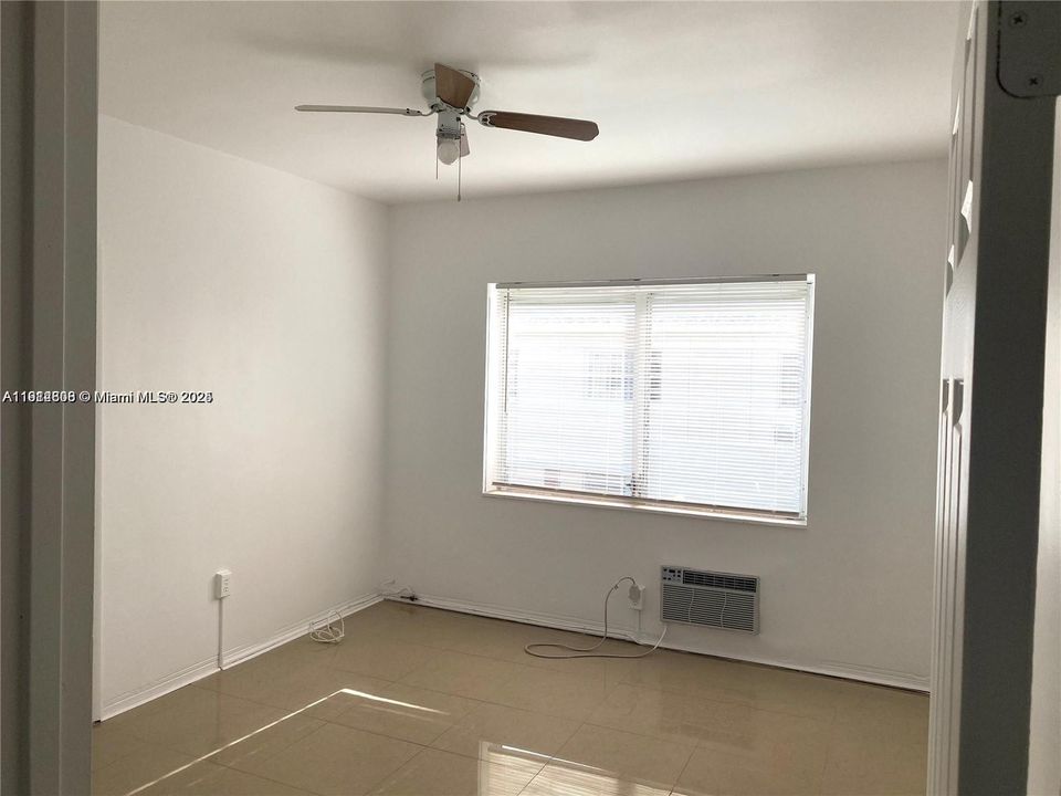 待售: $200,000 (1 贝兹, 1 浴室, 589 平方英尺)