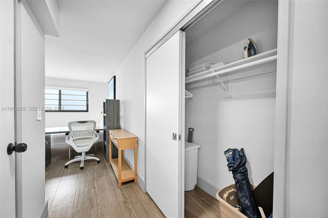 For Sale: $395,000 (1 beds, 1 baths, 669 Square Feet)