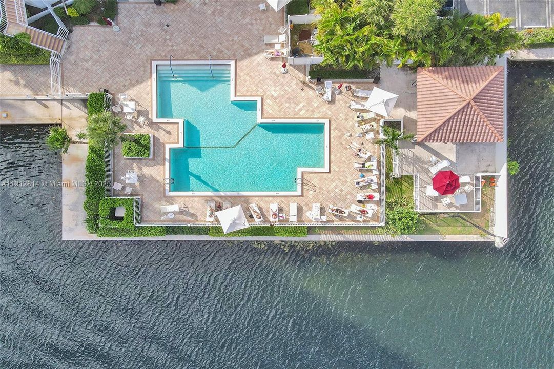 For Sale: $1,000,000 (4 beds, 3 baths, 2080 Square Feet)