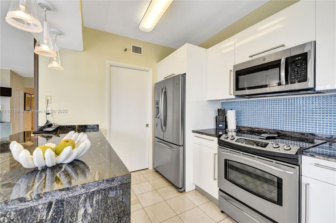 For Sale: $1,000,000 (4 beds, 3 baths, 2080 Square Feet)