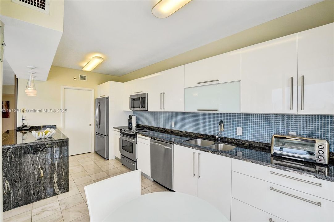 For Sale: $1,000,000 (4 beds, 3 baths, 2080 Square Feet)