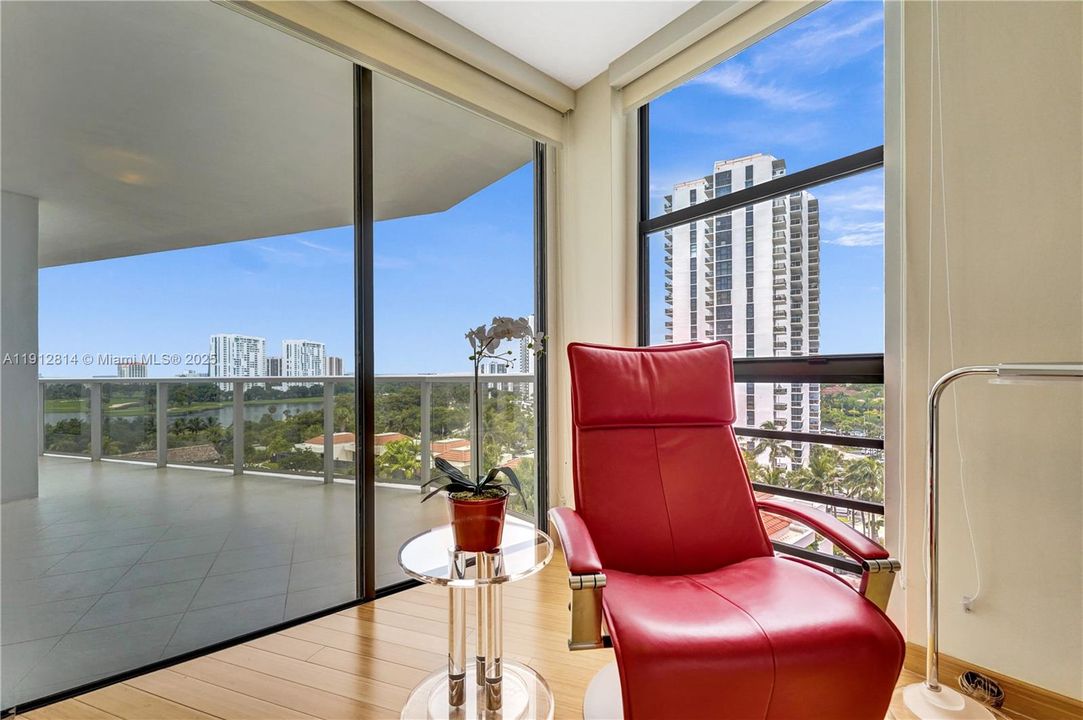 For Sale: $1,000,000 (4 beds, 3 baths, 2080 Square Feet)