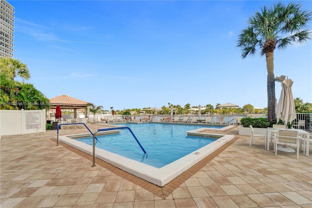 For Sale: $1,000,000 (4 beds, 3 baths, 2080 Square Feet)