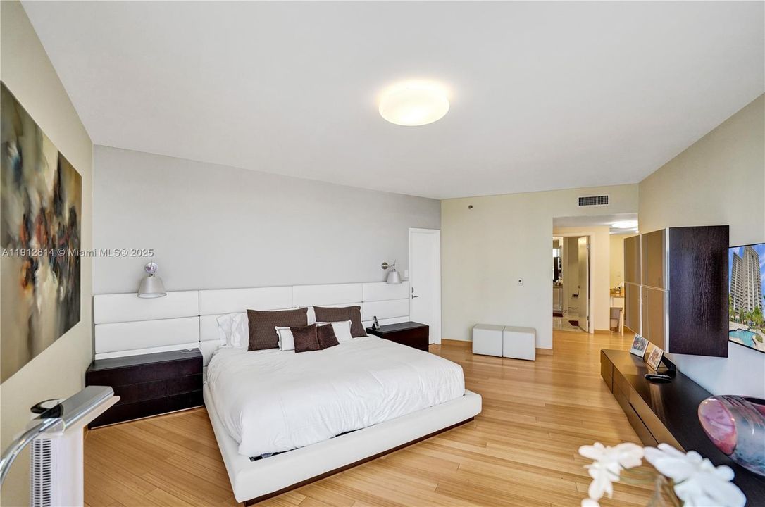 For Sale: $1,000,000 (4 beds, 3 baths, 2080 Square Feet)