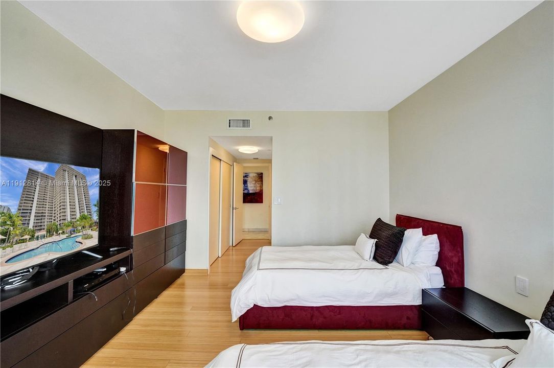 For Sale: $1,000,000 (4 beds, 3 baths, 2080 Square Feet)