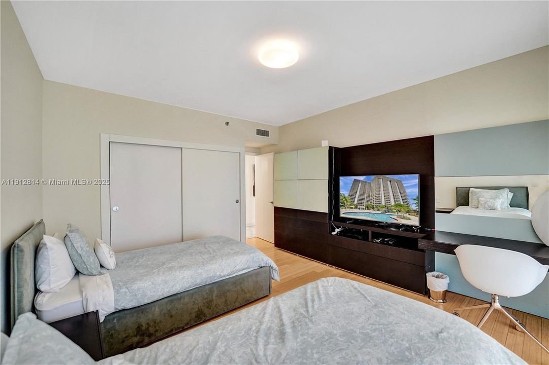 For Sale: $1,000,000 (4 beds, 3 baths, 2080 Square Feet)