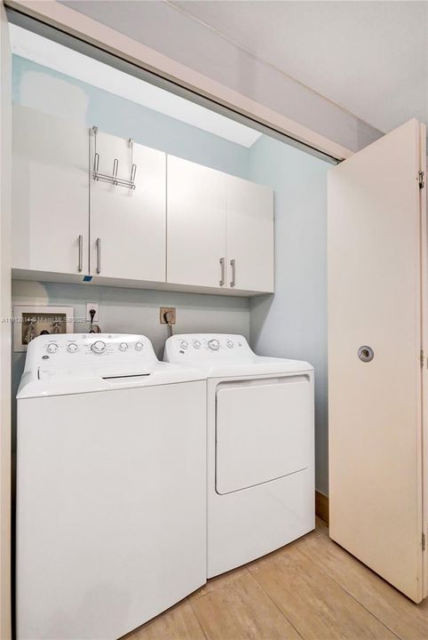 For Sale: $1,000,000 (4 beds, 3 baths, 2080 Square Feet)