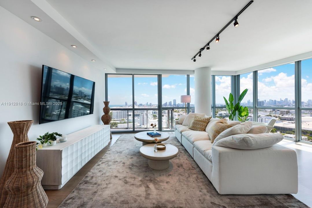 待售: $4,600,000 (2 贝兹, 2 浴室, 1316 平方英尺)