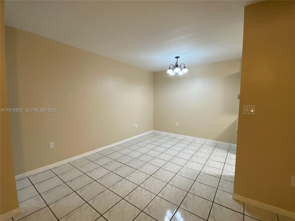 For Rent: $1,575 (1 beds, 1 baths, 670 Square Feet)