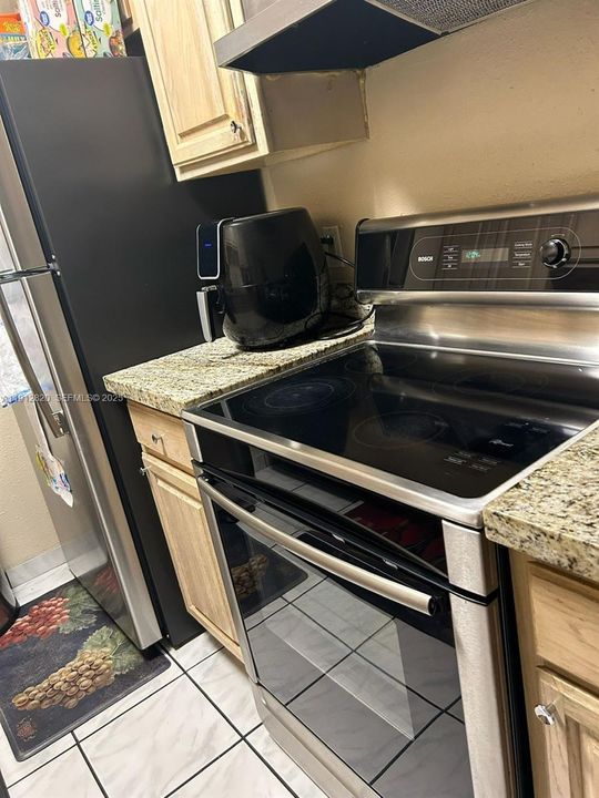 For Rent: $1,575 (1 beds, 1 baths, 670 Square Feet)