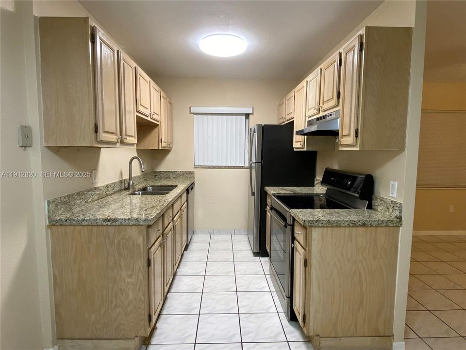 For Rent: $1,575 (1 beds, 1 baths, 670 Square Feet)