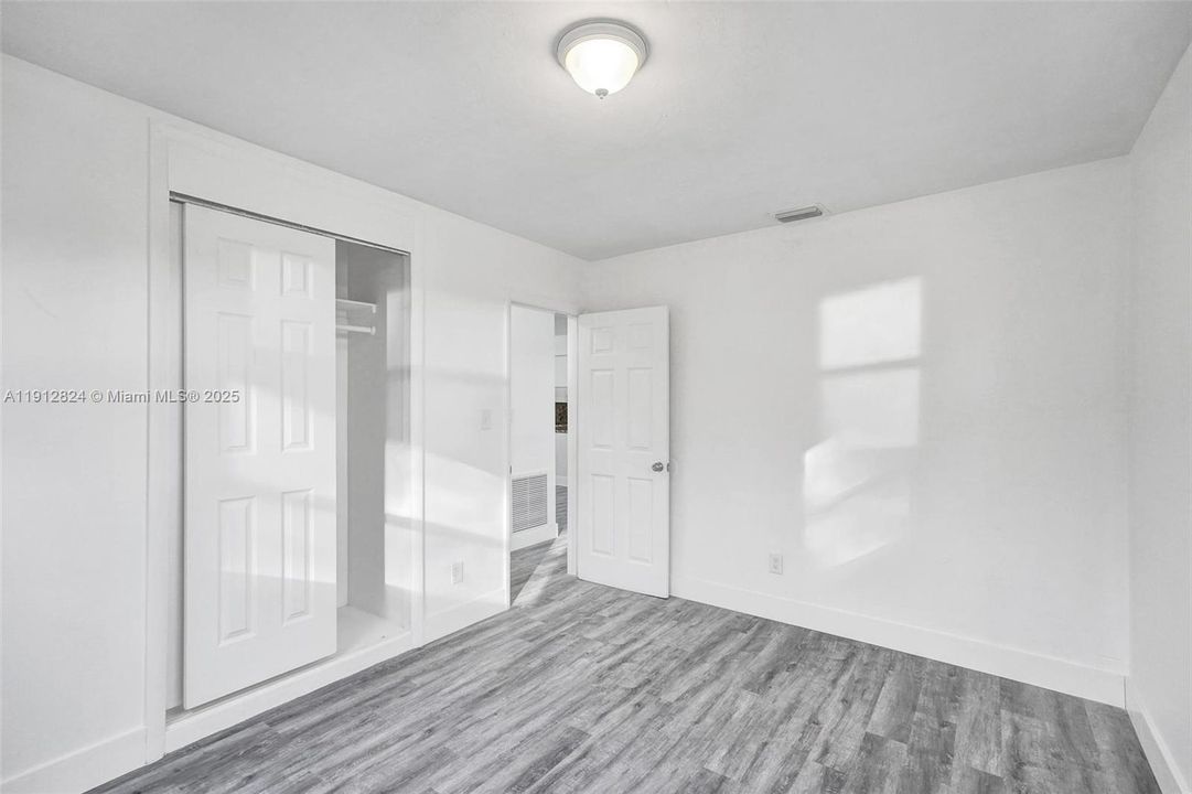 合同活跃: $425,000 (4 贝兹, 2 浴室, 1611 平方英尺)