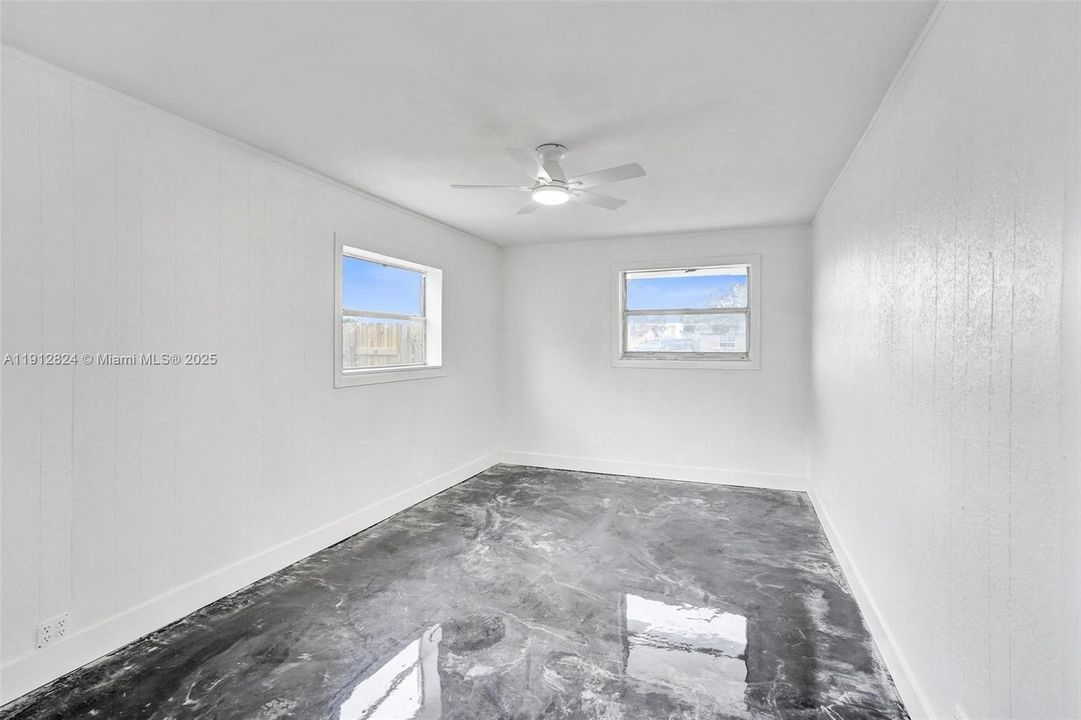 合同活跃: $425,000 (4 贝兹, 2 浴室, 1611 平方英尺)