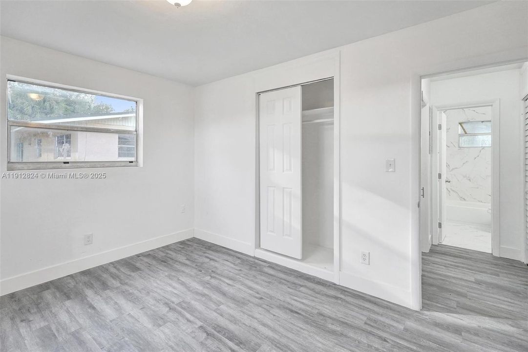 合同活跃: $425,000 (4 贝兹, 2 浴室, 1611 平方英尺)