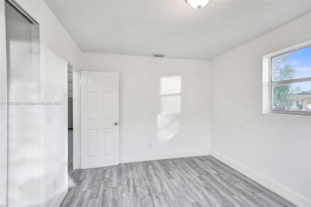 合同活跃: $425,000 (4 贝兹, 2 浴室, 1611 平方英尺)