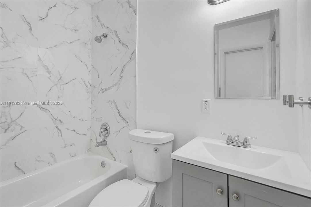 合同活跃: $425,000 (4 贝兹, 2 浴室, 1611 平方英尺)