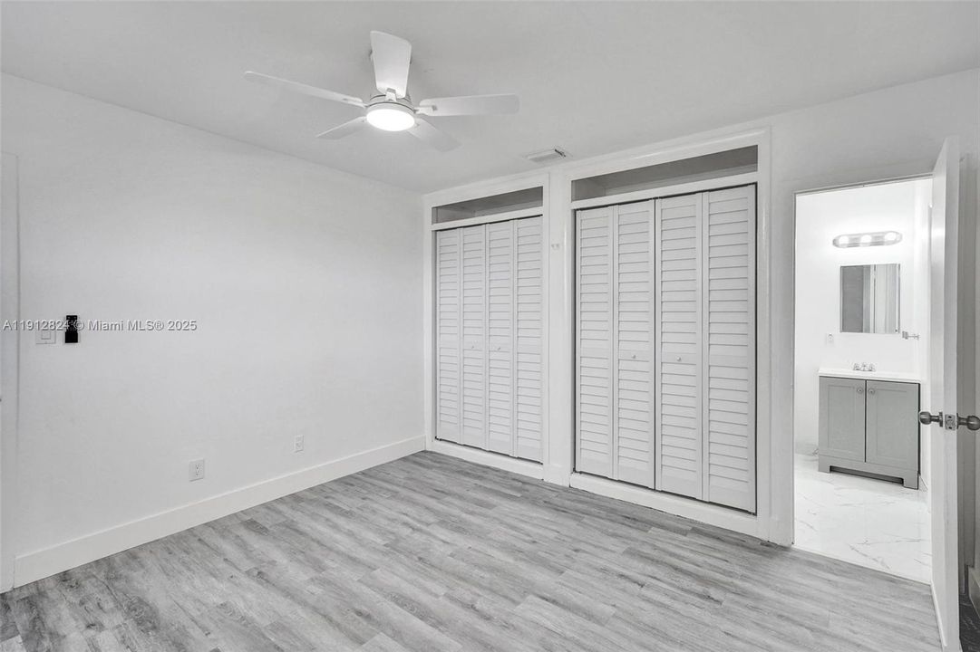 合同活跃: $425,000 (4 贝兹, 2 浴室, 1611 平方英尺)