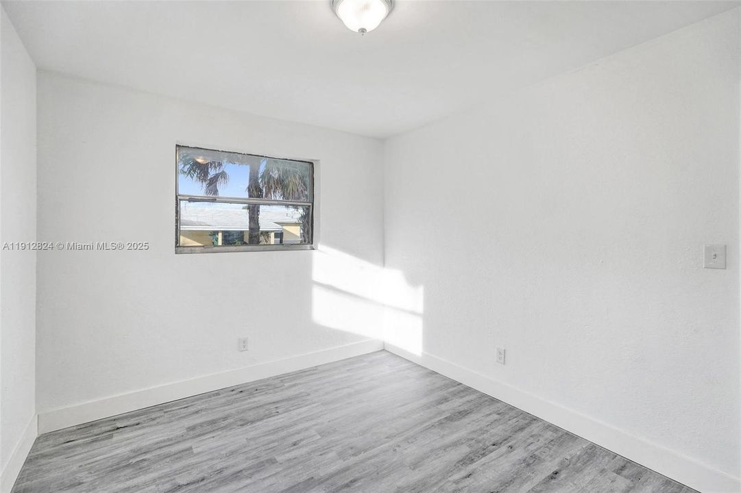 合同活跃: $425,000 (4 贝兹, 2 浴室, 1611 平方英尺)