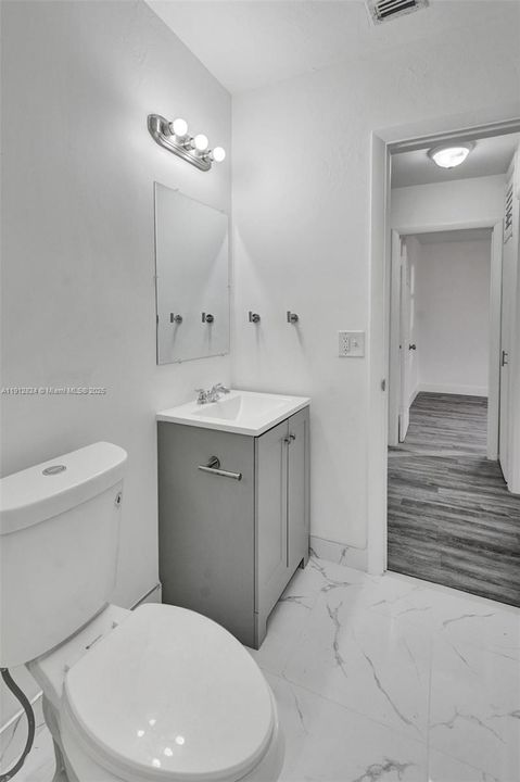 合同活跃: $425,000 (4 贝兹, 2 浴室, 1611 平方英尺)