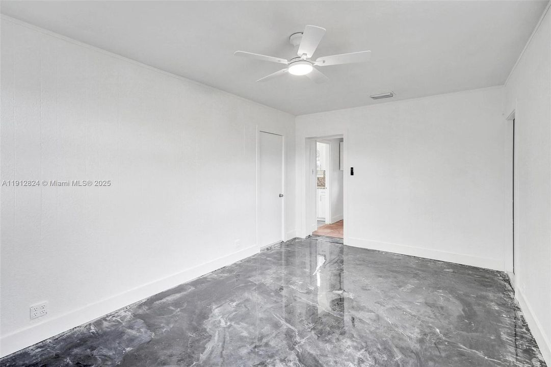 合同活跃: $425,000 (4 贝兹, 2 浴室, 1611 平方英尺)