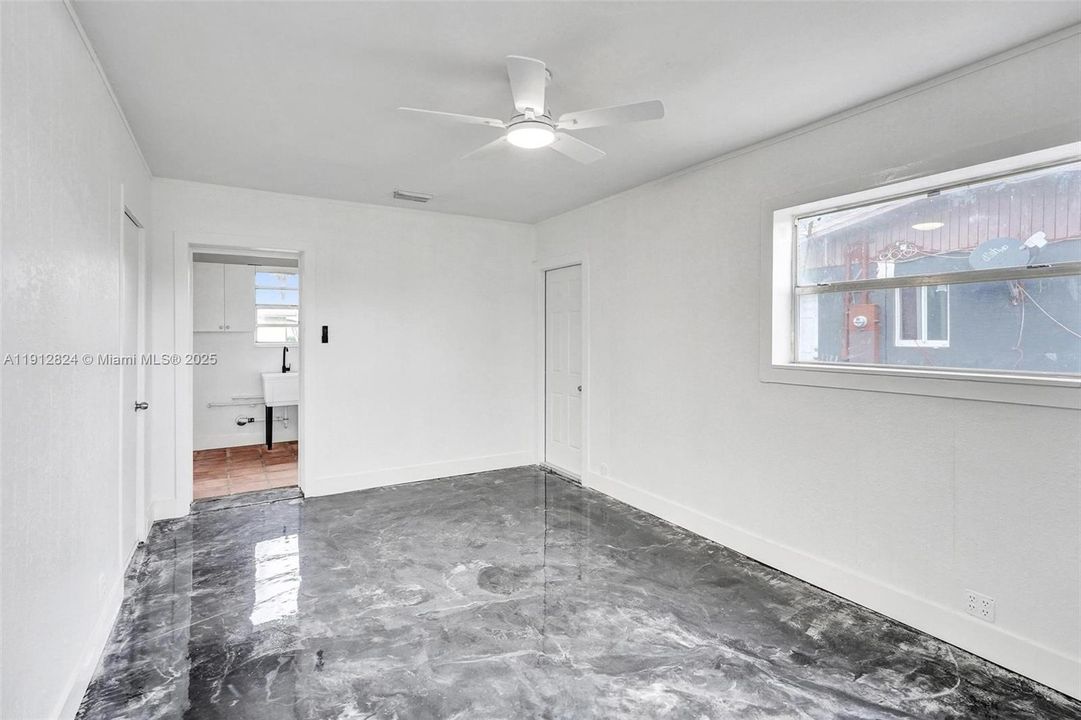 合同活跃: $425,000 (4 贝兹, 2 浴室, 1611 平方英尺)