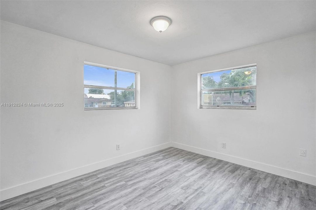 合同活跃: $425,000 (4 贝兹, 2 浴室, 1611 平方英尺)