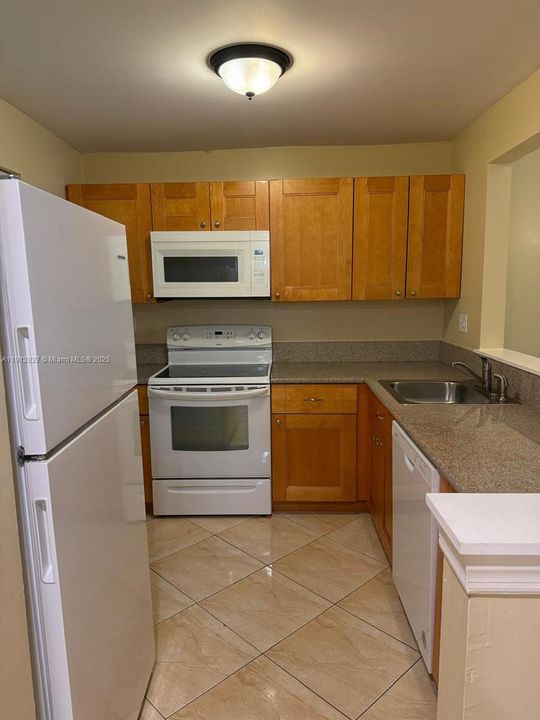Active With Contract: $1,600 (1 beds, 1 baths, 721 Square Feet)